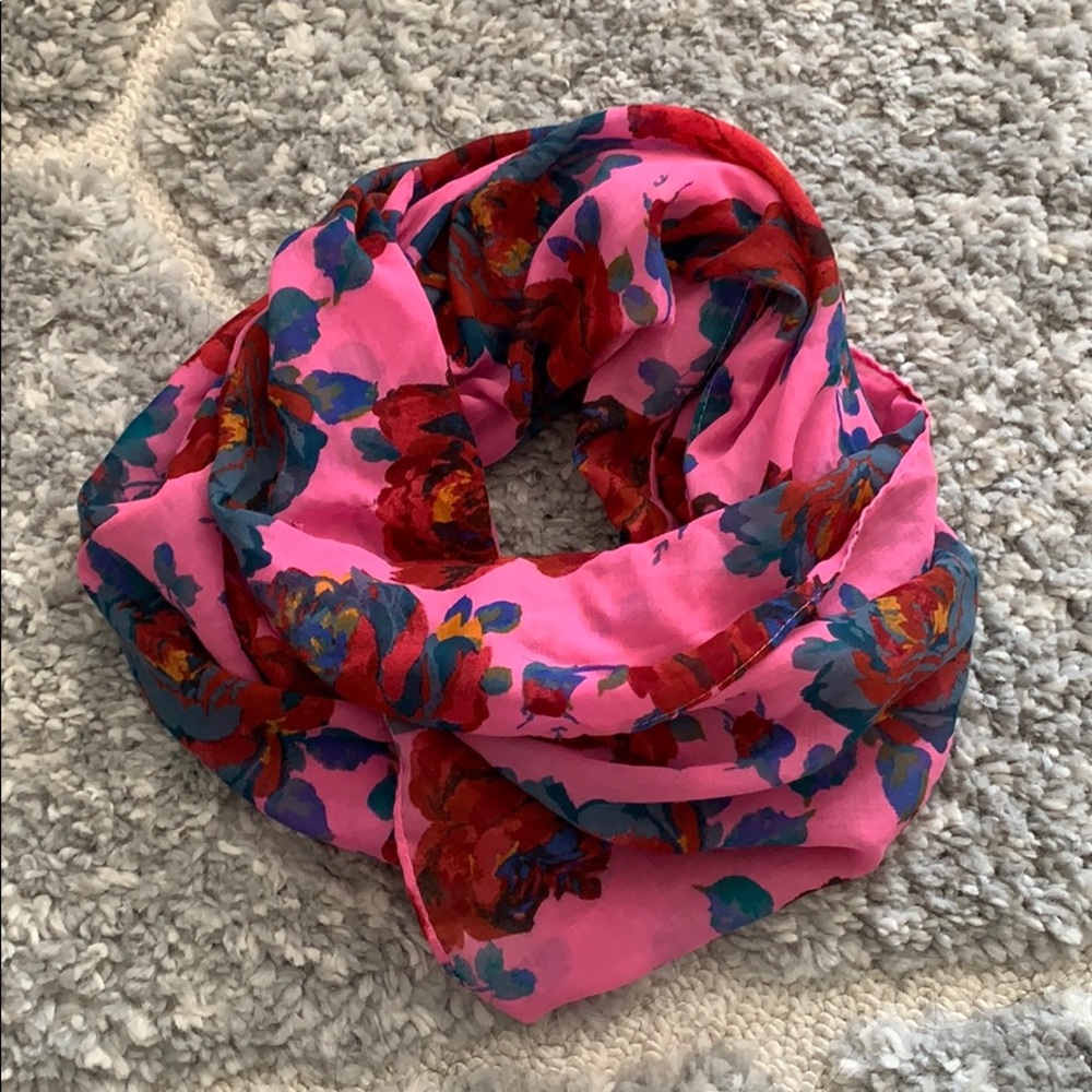 Aerie Circle Scarf